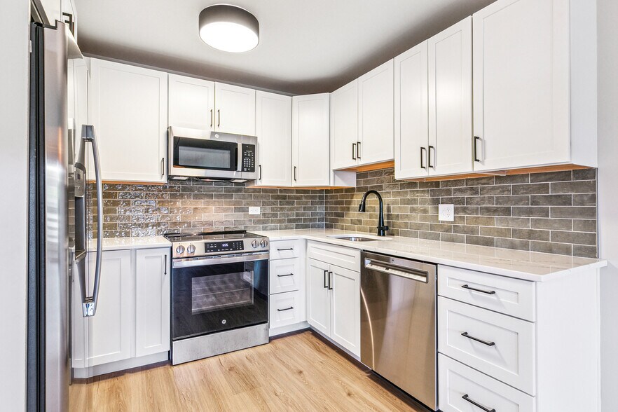 Building Photo - 725 S Alton Way