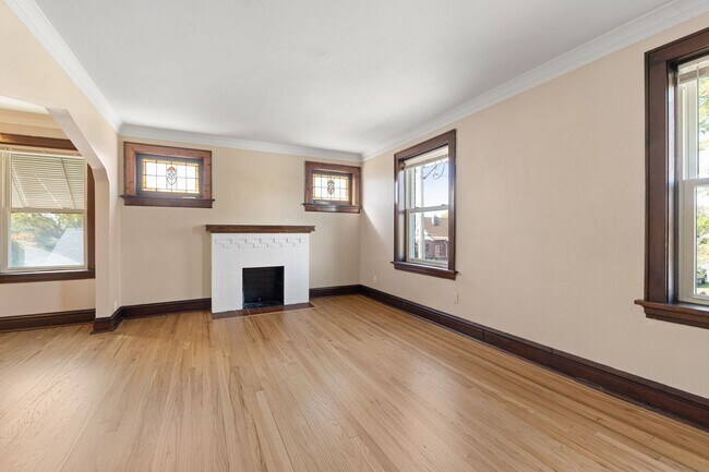 Building Photo - 5352 Itaska St