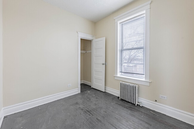 Building Photo - 758 W 71st St