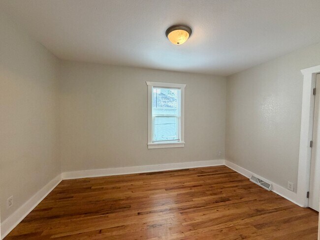 Building Photo - 1266 Osceola St