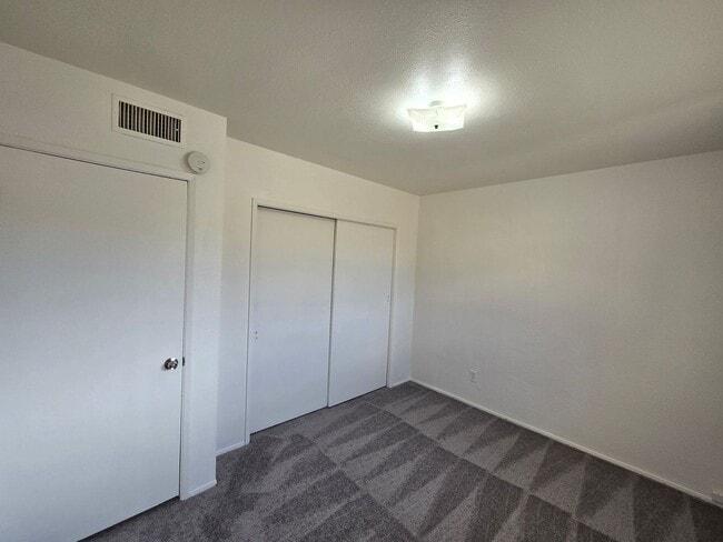 Building Photo - 6212 Abronia Ave