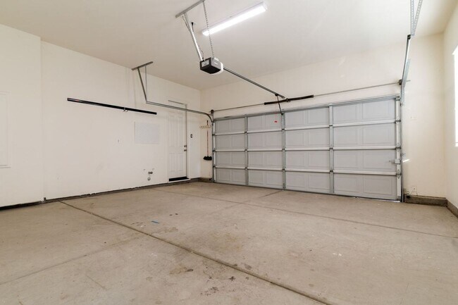 Building Photo - 3350 W Stewart Ave