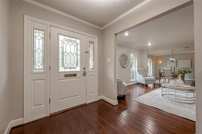 Building Photo - 10118 Briar Forest Dr