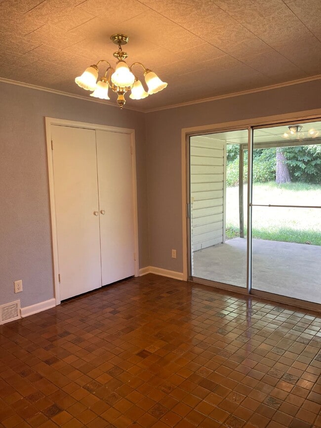 Building Photo - 1401 Brookhaven Rd