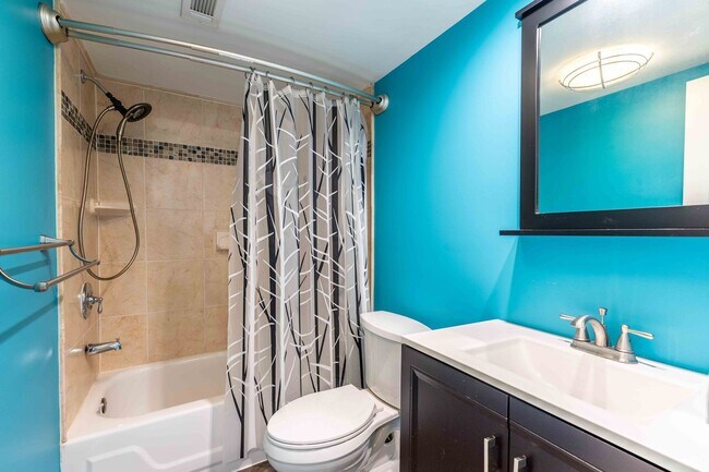Building Photo - Spacious 3 Bedroom, 2 Bath Condo in Unionv...