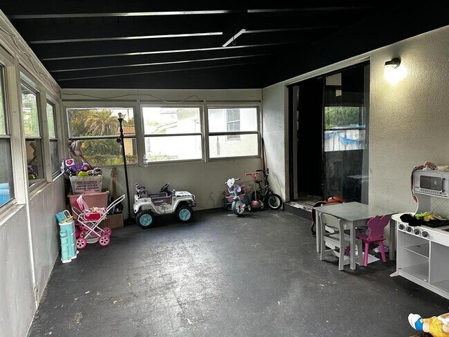 Building Photo - 1048 Wakefield Cir
