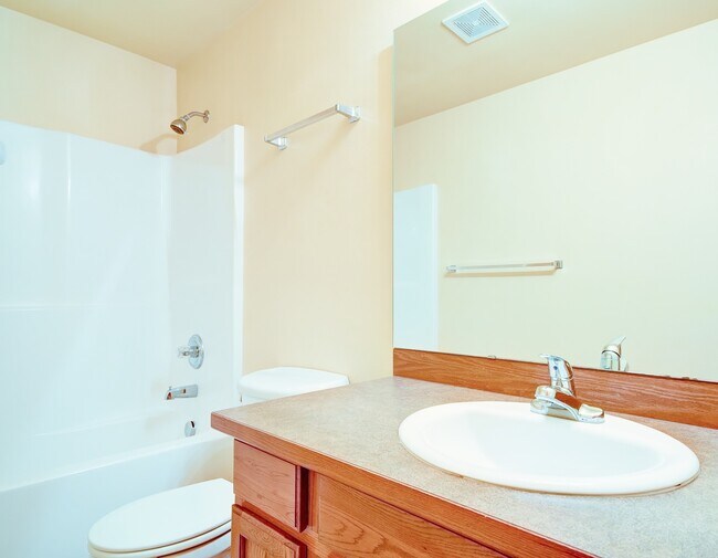 Building Photo - Spacious Coupeville Home! Dogs are Negotiable!