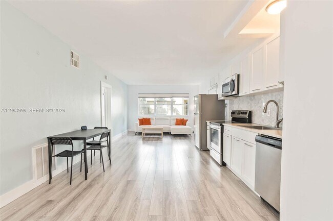 Building Photo - 1275 Marseille Dr