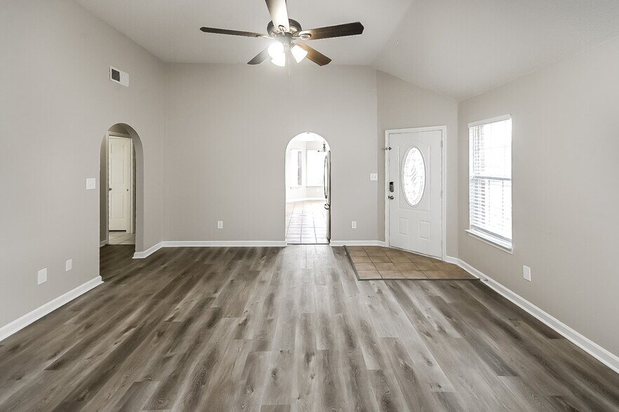 Building Photo - 8752 Cat Tail Dr