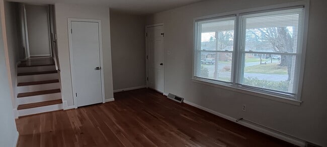 Building Photo - Christiansburg, 3 BR / 2 BA, Available Now