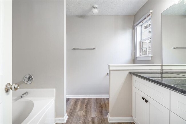Building Photo - 2493 Barndale Dr