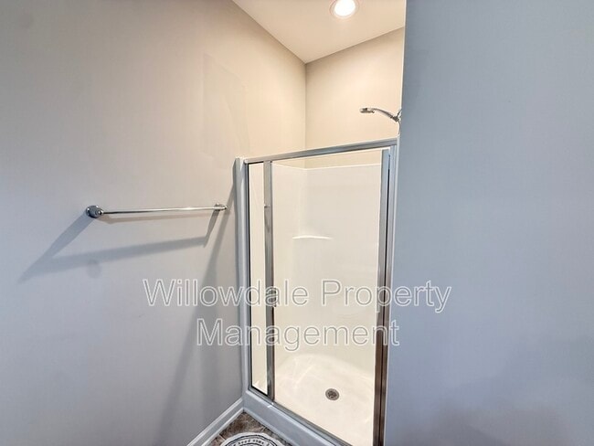 Building Photo - 1059 Lathrop Ln