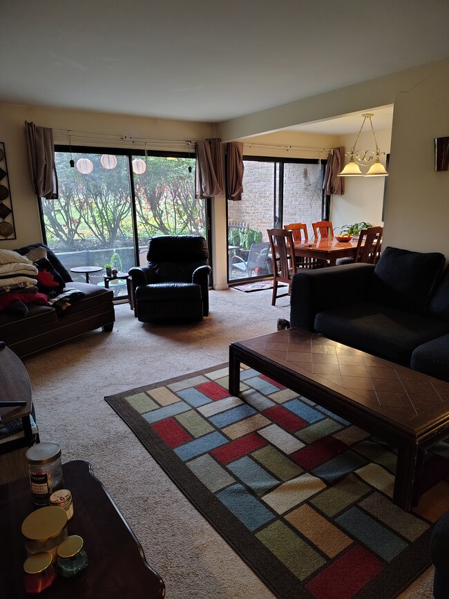 Building Photo - 2132 Pauline Blvd