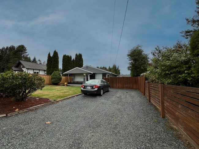 Building Photo - Adorable Three Bedrooom in Edgewood