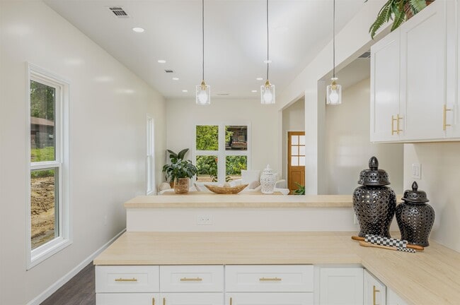 Building Photo - 1061 Shaw Pl