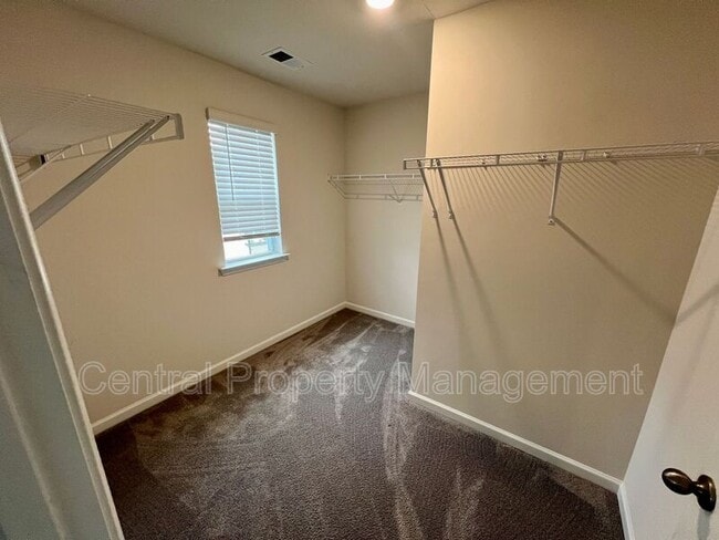 Building Photo - 534 Evaleigh St