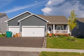 Building Photo - rare lakeville 4 bed 4 bath, no updates le...