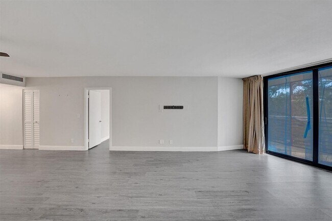 Building Photo - 3800 N Hills Dr