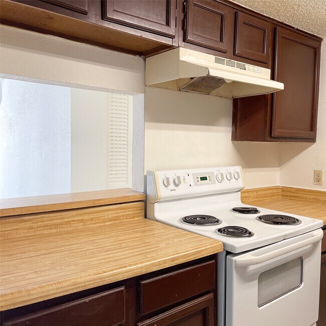 Building Photo - 9495 Pagewood Ln