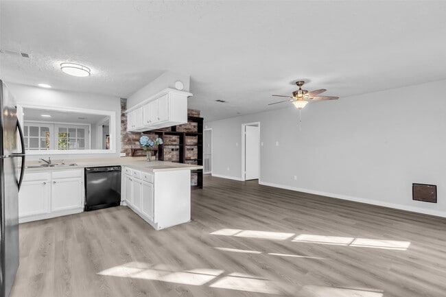 Building Photo - 11829 S Red Cedar Cir