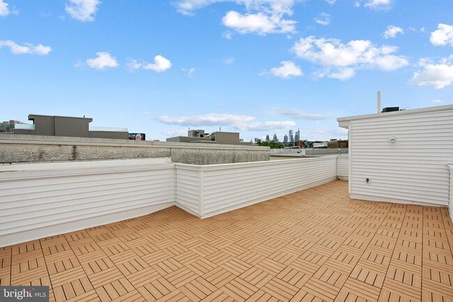 Building Photo - 1124 Dunton St
