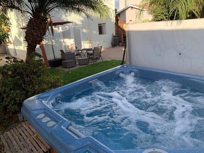 Building Photo - 3270 Cedar St