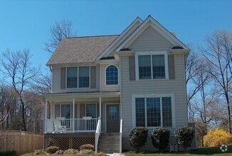 Building Photo - 486 Riverview Dr