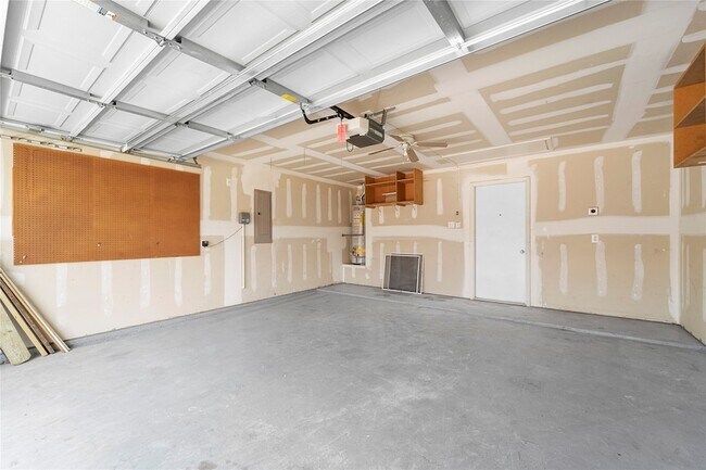Building Photo - 9825 Tyler Dr