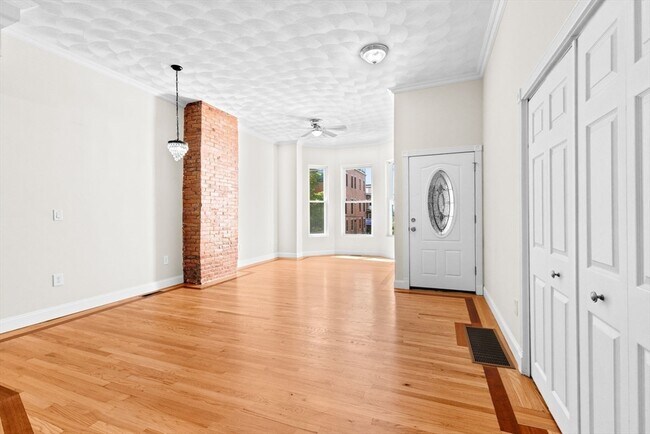 Building Photo - 178 Webster St