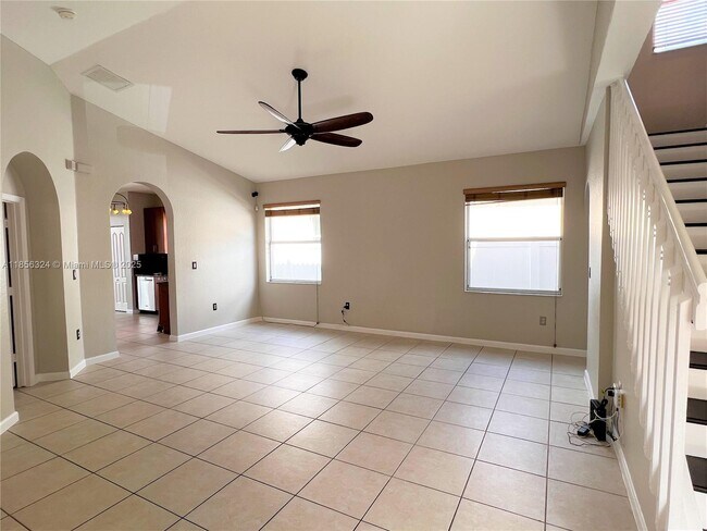 Building Photo - 3970 NE 11th Dr