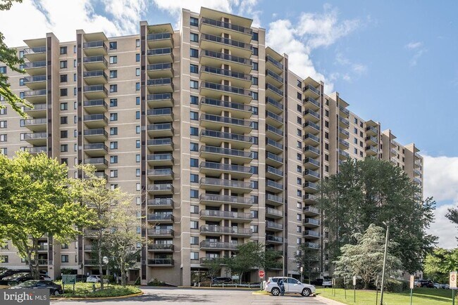 Building Photo - 203 Yoakum Pkwy