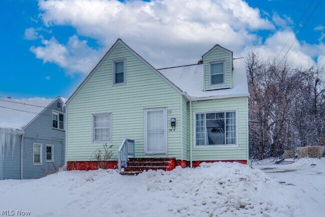 Building Photo - 9809 Way Ave