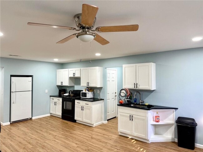 Building Photo - 3310 Stratton Ln