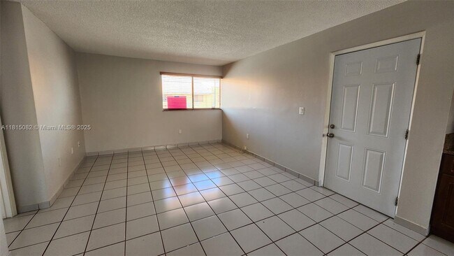 Building Photo - 2740 W 61st St