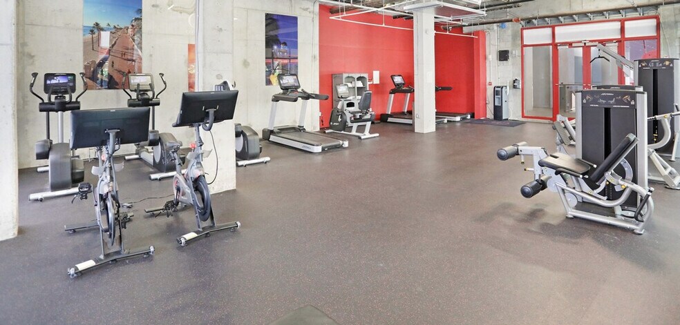 Building Photo - 350 New York St