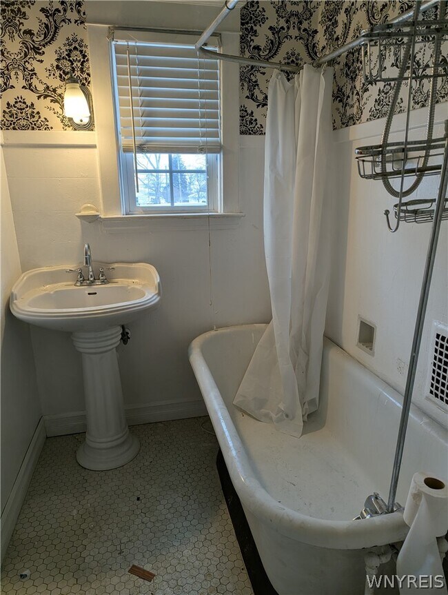 Building Photo - 5722 Buffalo Ave