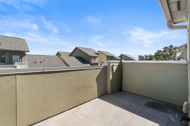 Building Photo - 1013 W 17th St