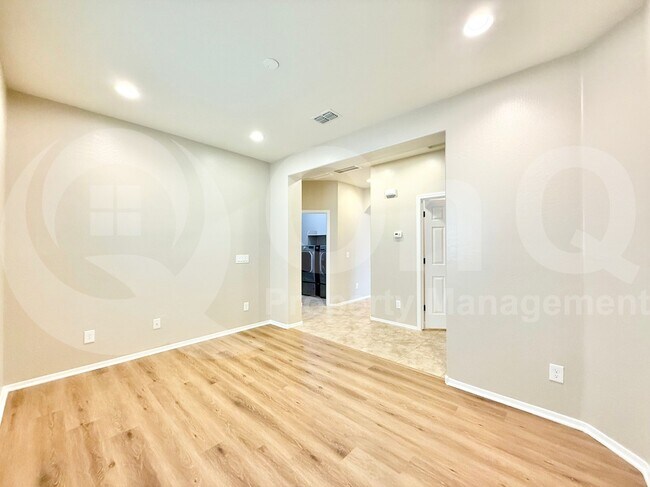 Building Photo - 10831 W Bronco Trail