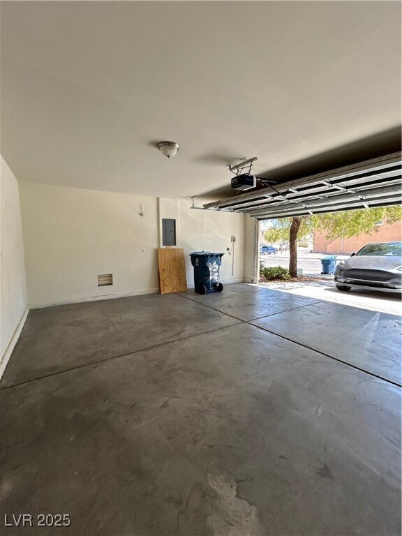 Building Photo - 6581 Sunset Pines St