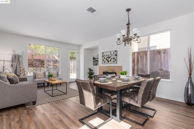 Building Photo - 411 Canyon Ct