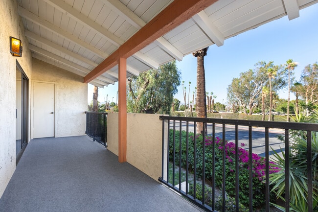 Building Photo - 1411 N Sunrise Way