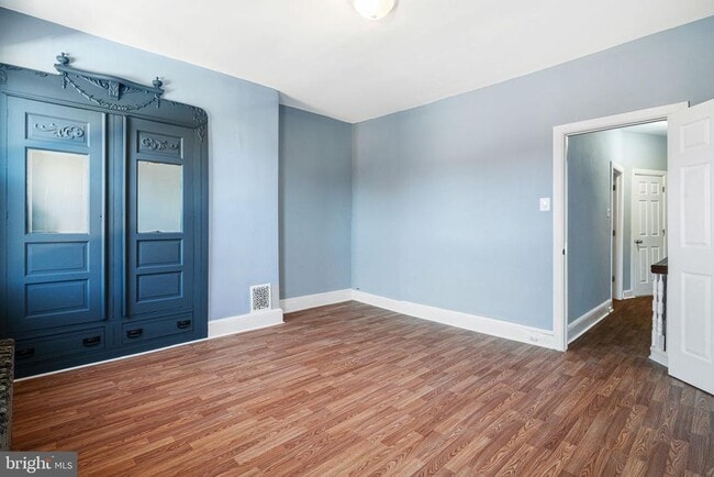 Building Photo - 447 N Wilton St