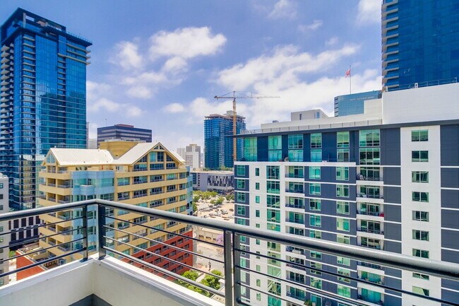 Building Photo - Penthouse Living in Charming Little Italy