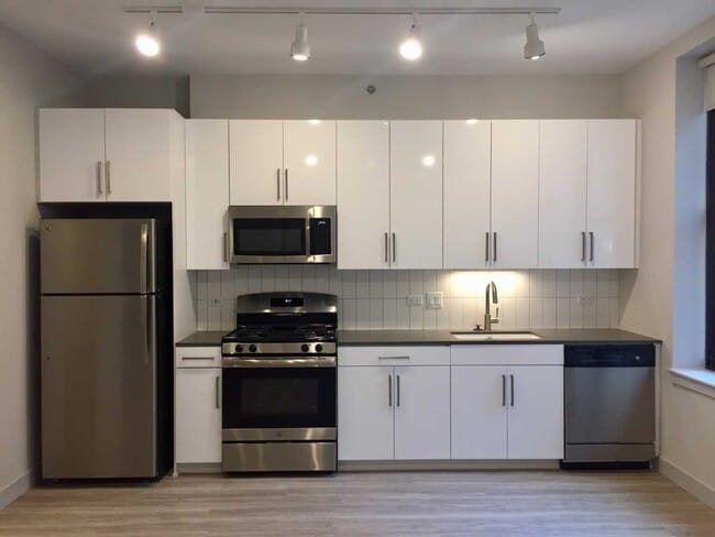 Building Photo - 339 S Wells St