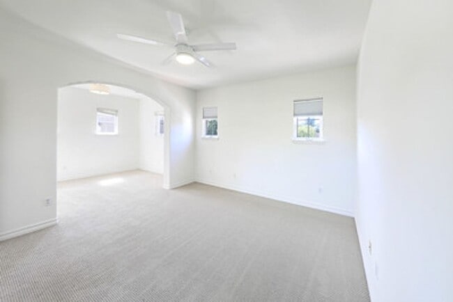 Building Photo - Three bedroom located in Newport Coast com...