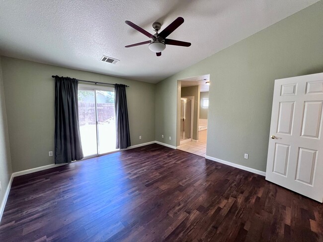 Building Photo - 654 Winery Ct