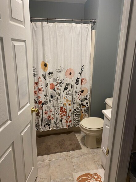 Building Photo - 229 David St