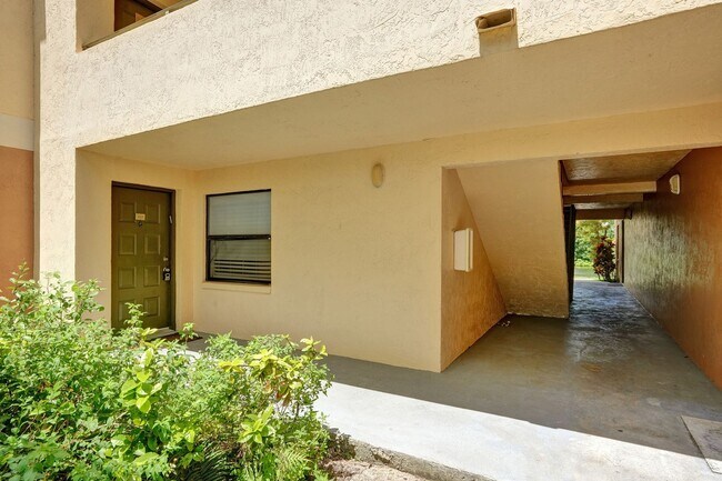 Building Photo - SPACIOUS 2 BED/2 BATH WITH BALCONY IN RESORT-STYLE COMMUNITY!