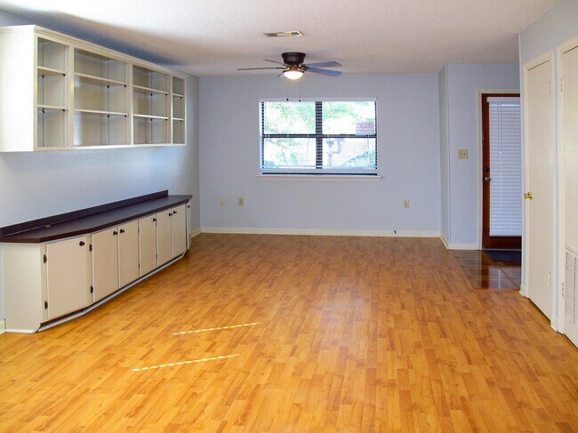Building Photo - 618 Virginia Oak Ct