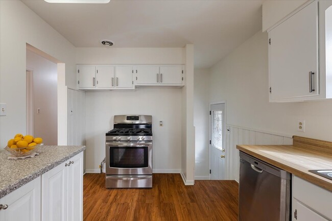 Building Photo - 4538 Dempster St